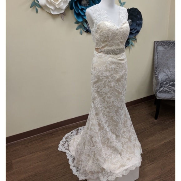 Mermaid lace wedding dress bridal gown Sample 8 street Size 4 6 recommended - Picture 7 of 13